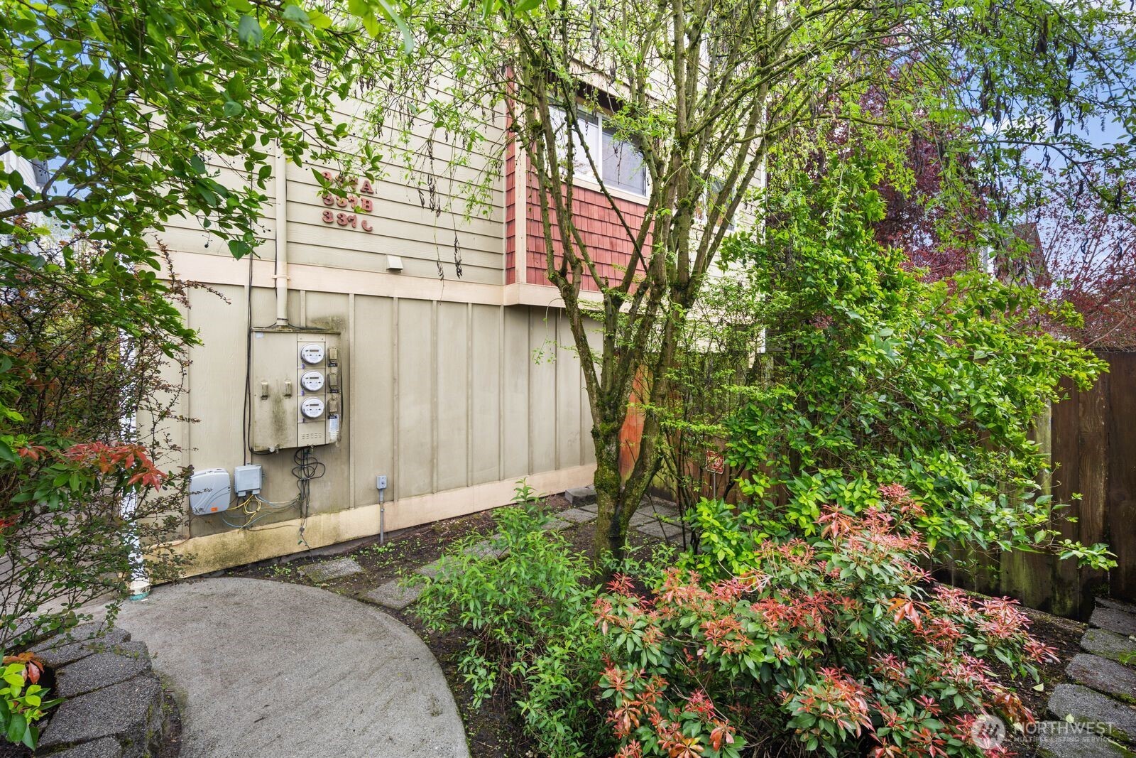 337 N 105th Street #A, Seattle, WA 98133