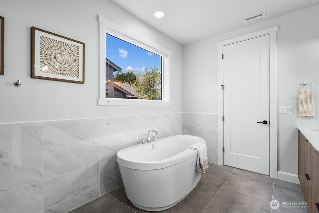 19557 15th Avenue NW, Shoreline, WA 98177