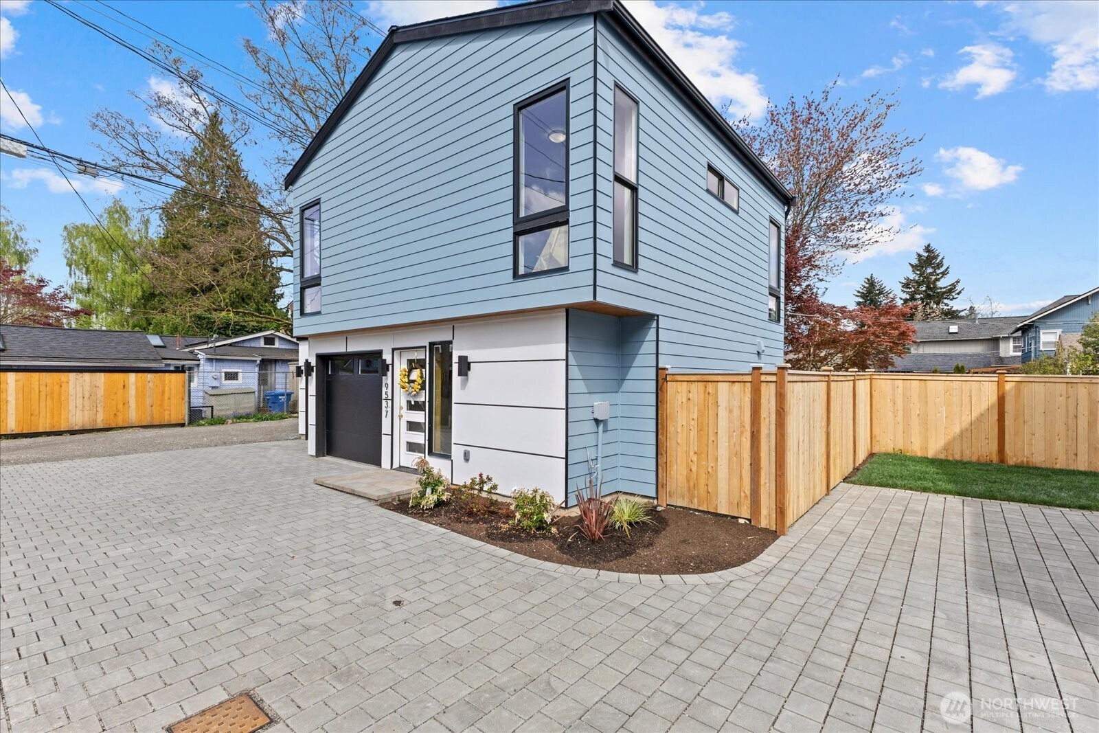 9537 Dayton Avenue N, Seattle, WA 98103