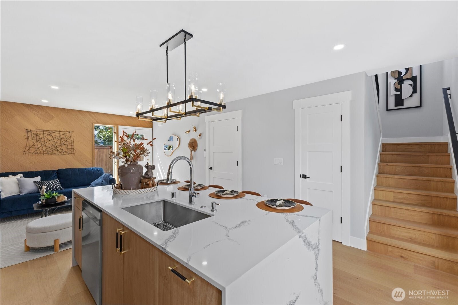9537 Dayton Avenue N, Seattle, WA 98103