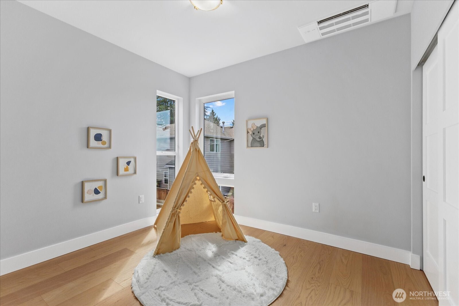9537 Dayton Avenue N, Seattle, WA 98103