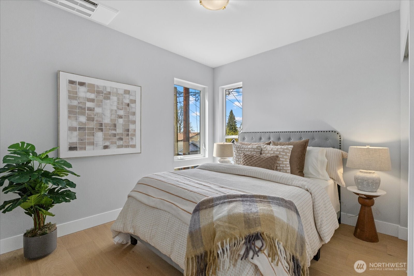 9537 Dayton Avenue N, Seattle, WA 98103