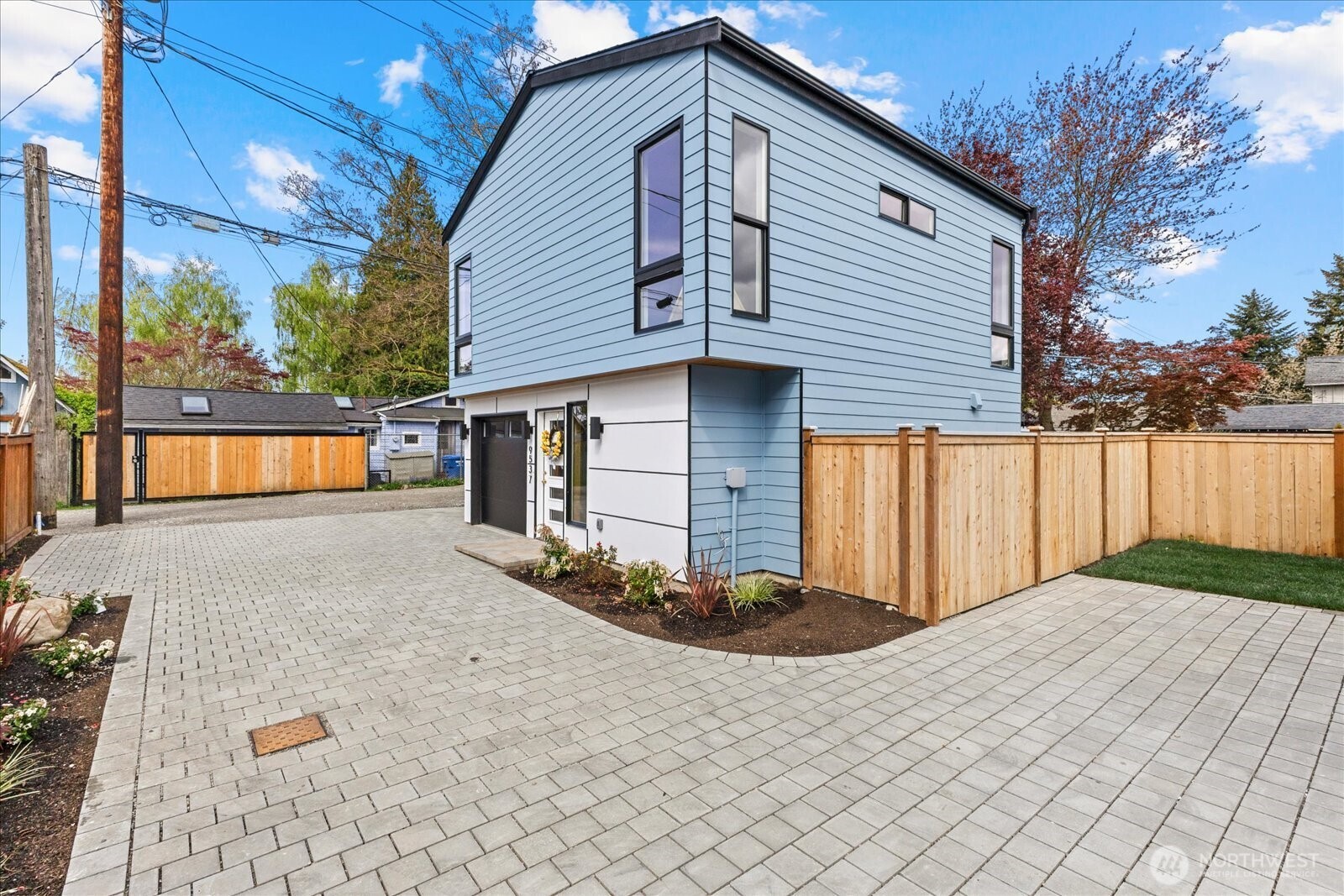 9537 Dayton Avenue N, Seattle, WA 98103