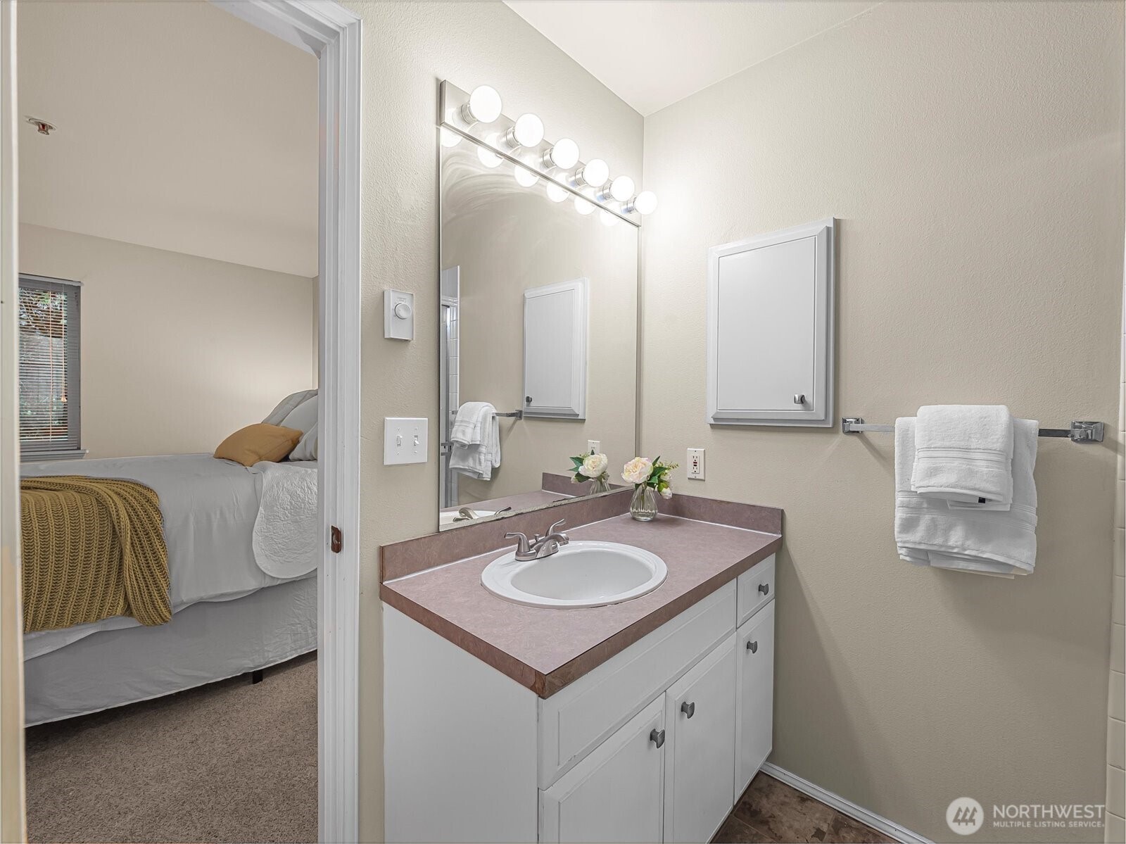6527 200th Street SW #301, Lynnwood, WA 98036