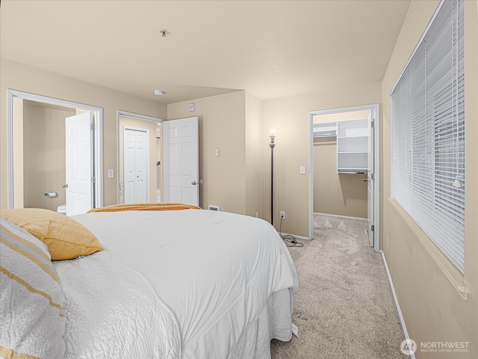 6527 200th Street SW #301, Lynnwood, WA 98036