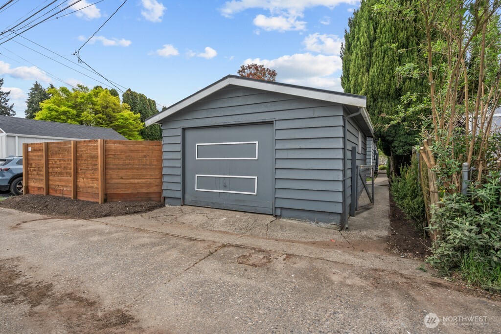 7142 31st Avenue SW, Seattle, WA 98126