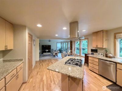 14819 SE 66th Street , Bellevue, WA 98006-5021 - Photo 5