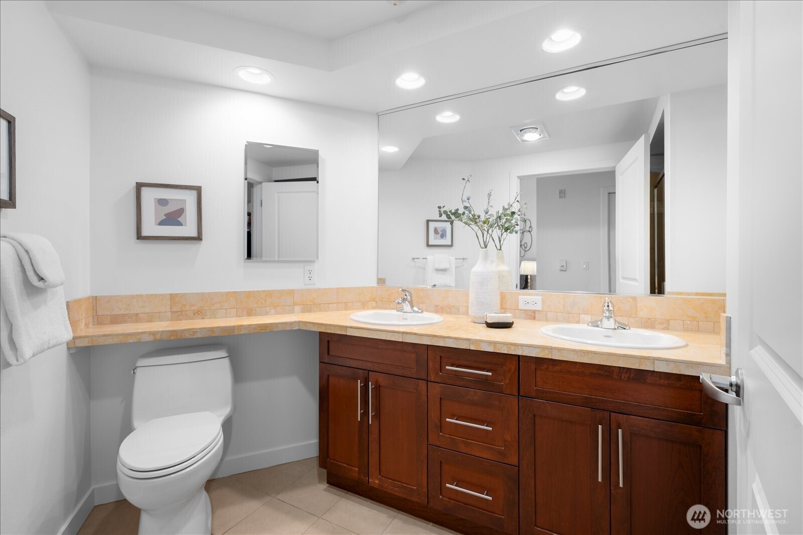 211 Kirkland Avenue #208, Kirkland, WA 98033