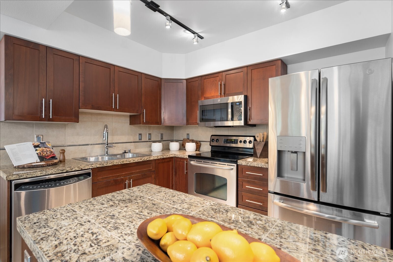 211 Kirkland Avenue #208, Kirkland, WA 98033