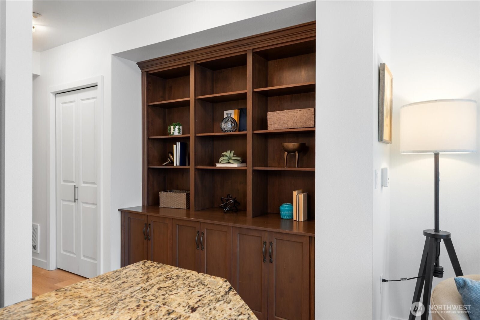 211 Kirkland Avenue #208, Kirkland, WA 98033