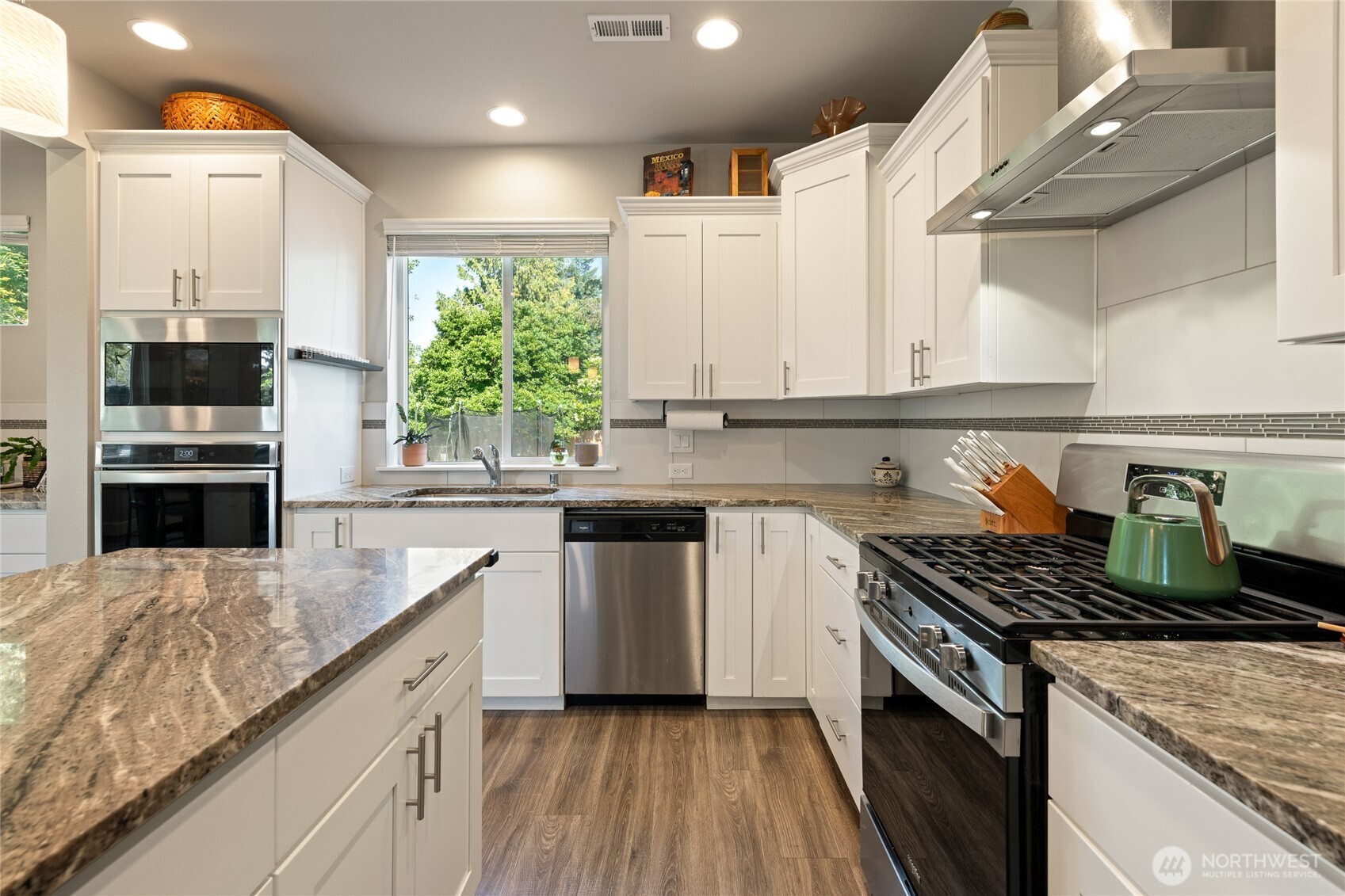 21812 SE 270th Street , Maple Valley, WA 98038-7417