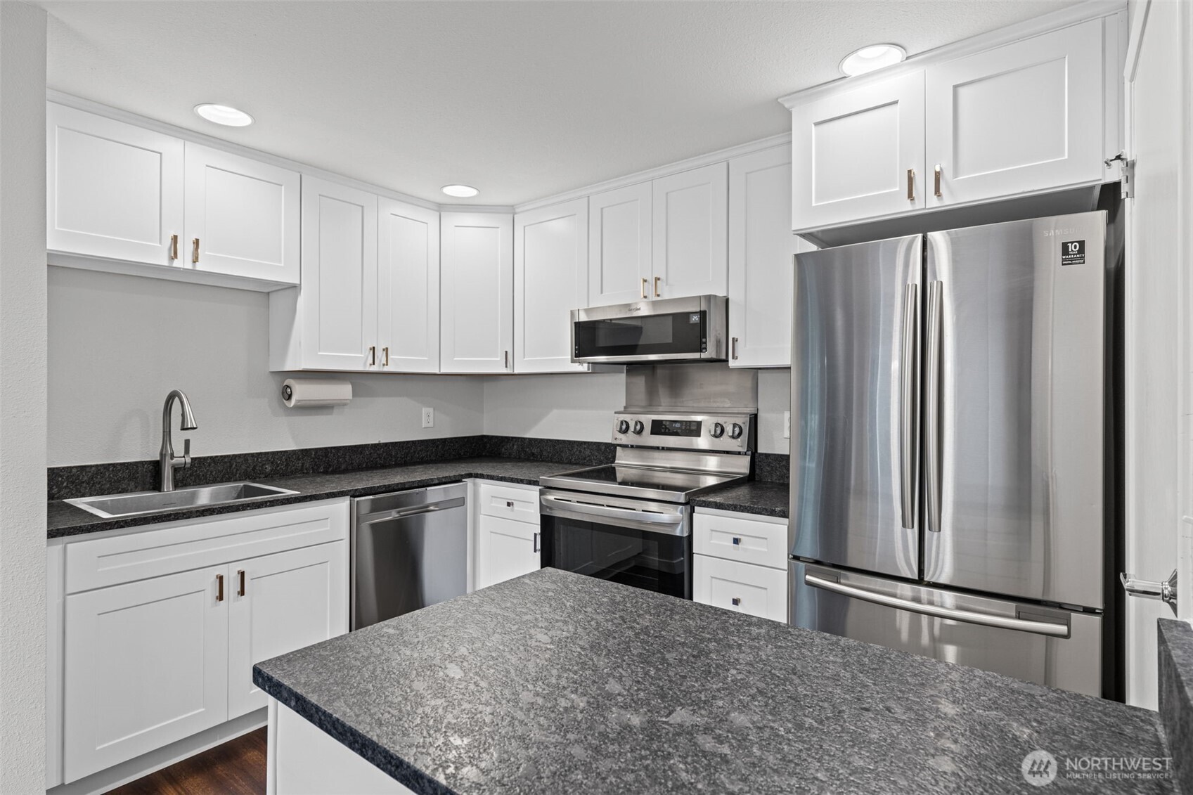 2321 SE 8th Drive , Renton, WA 98055