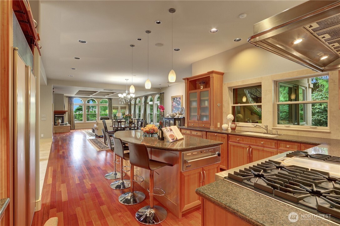 1055 91st Avenue NE, Bellevue, WA 98004