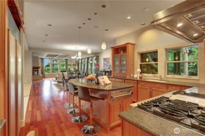 1055 91st Avenue NE, Bellevue, WA 98004 - Photo 14