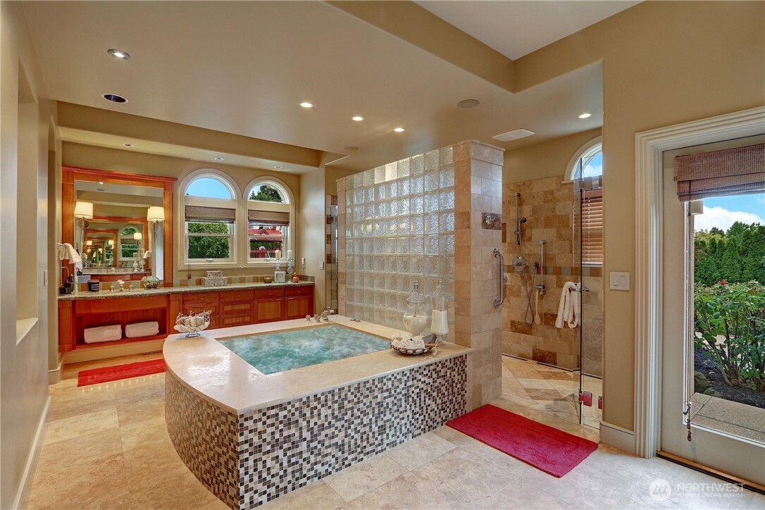 1055 91st Avenue NE, Bellevue, WA 98004