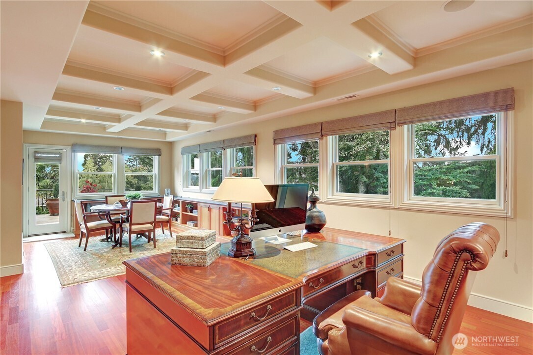 1055 91st Avenue NE, Bellevue, WA 98004