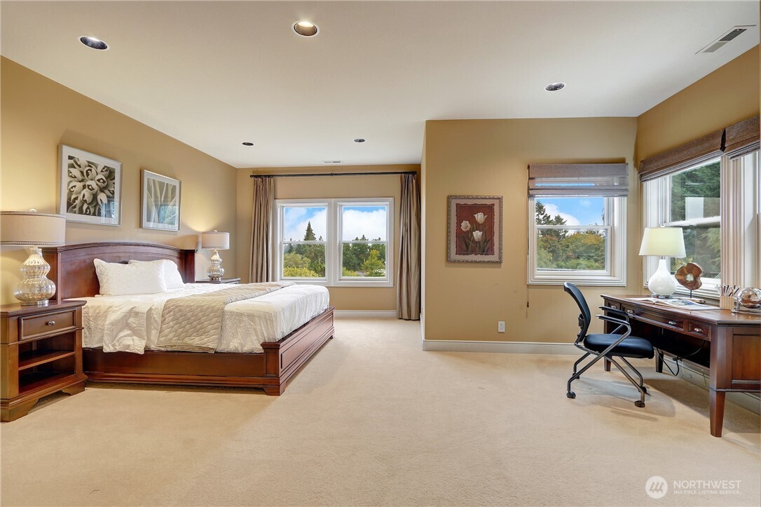 1055 91st Avenue NE, Bellevue, WA 98004