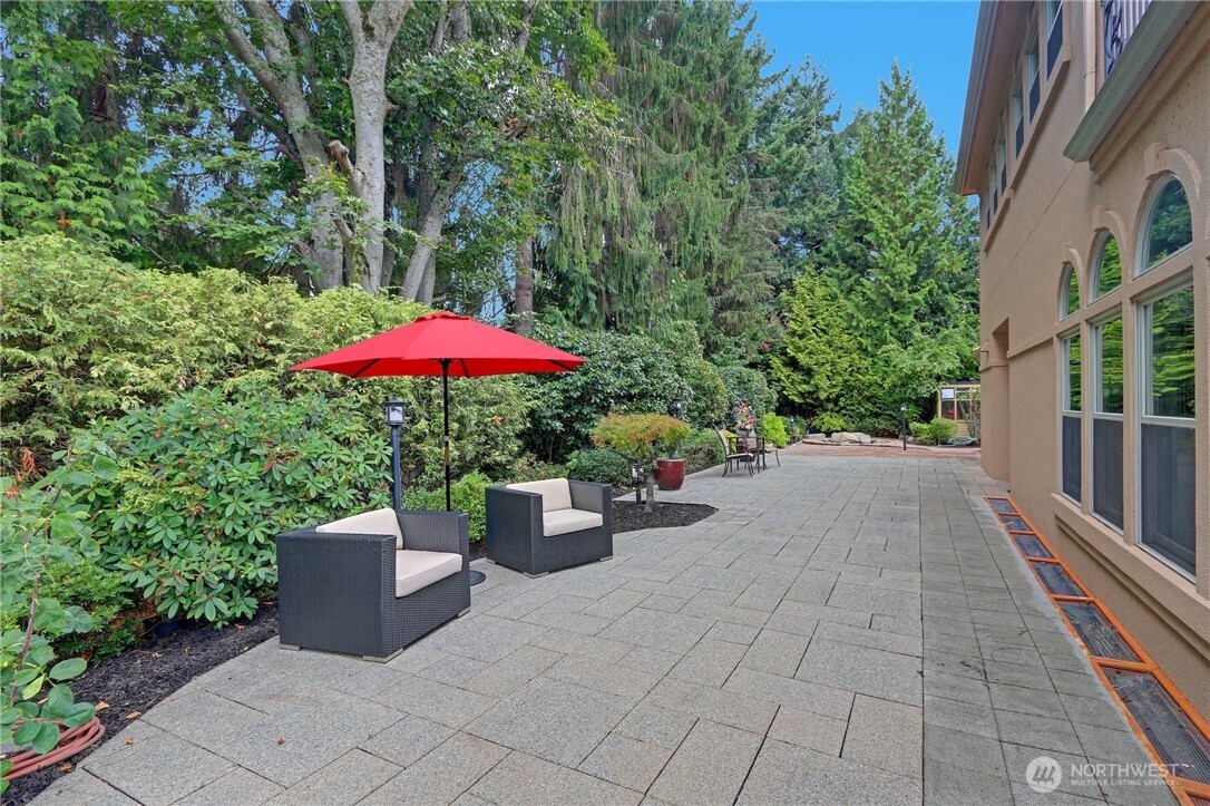 1055 91st Avenue NE, Bellevue, WA 98004