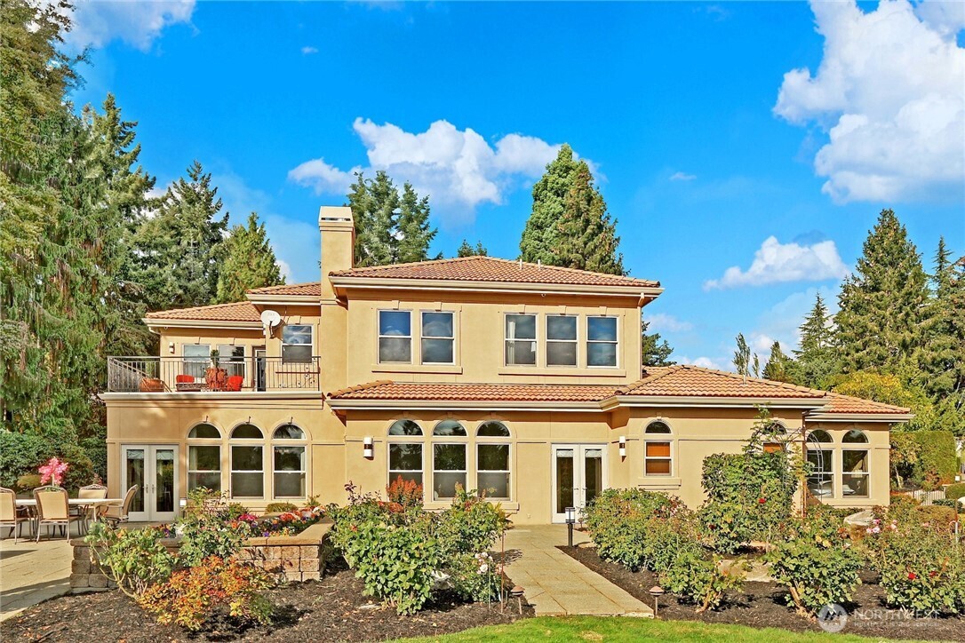 1055 91st Avenue NE, Bellevue, WA 98004