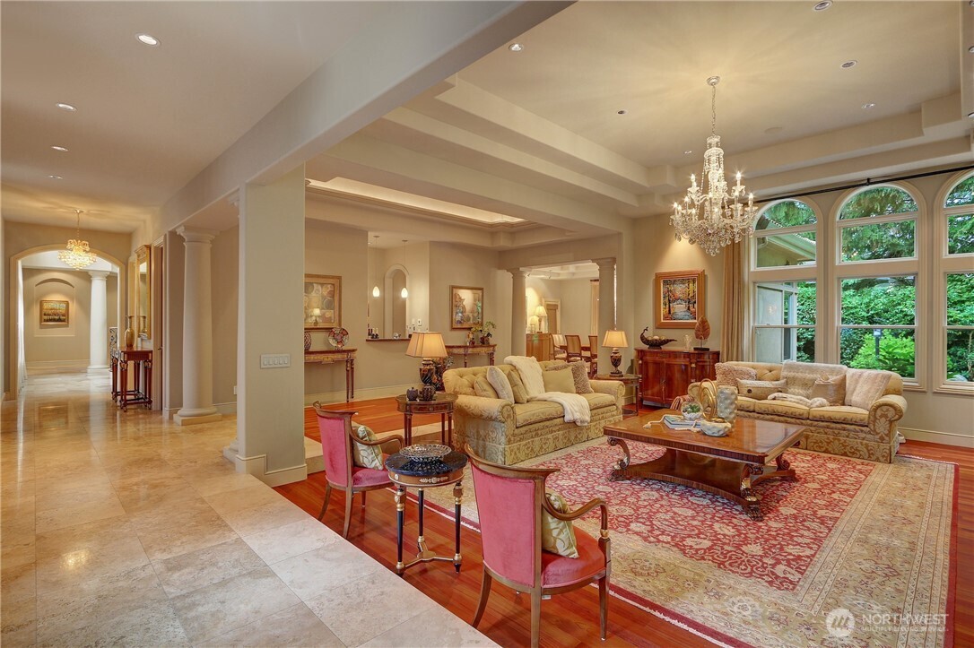 1055 91st Avenue NE, Bellevue, WA 98004