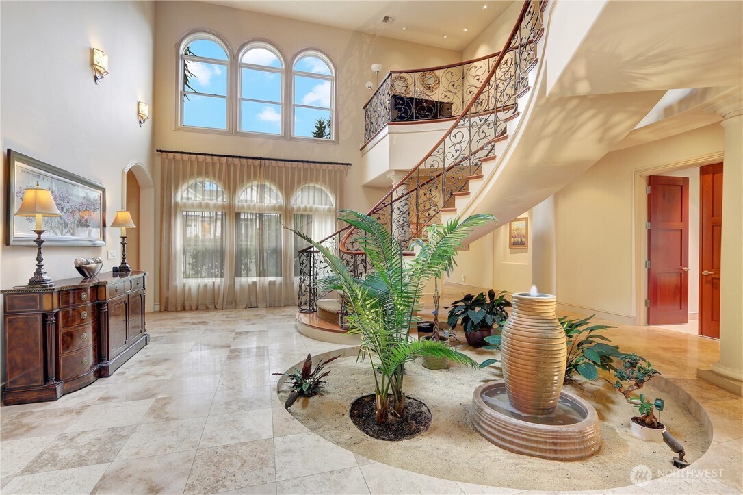 1055 91st Avenue NE, Bellevue, WA 98004
