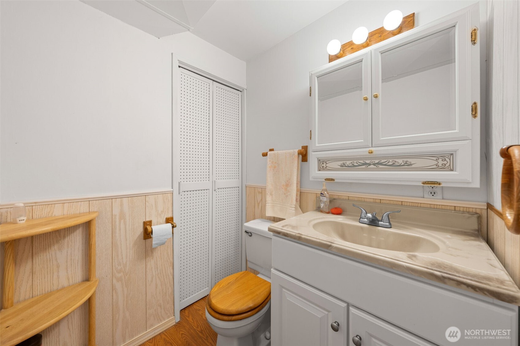 24 158th Place SE, Bellevue, WA 98008