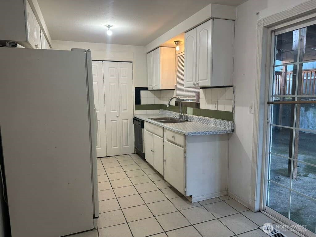 12501 SE 203 Place SE, Kent, WA 98031