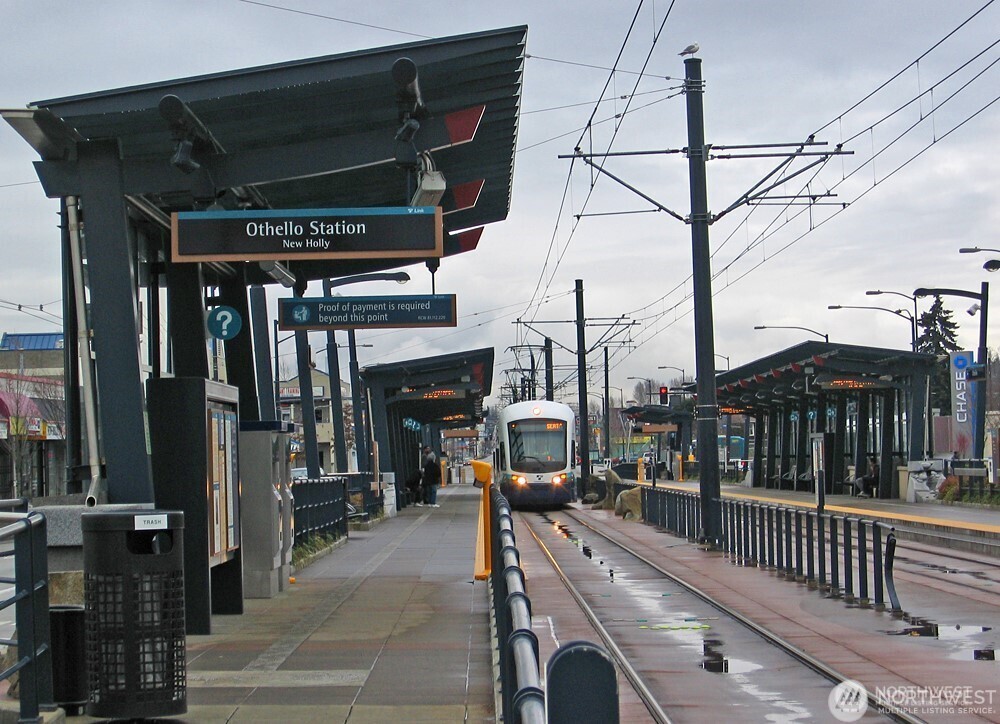 5936 S 36th Avenue #F, Seattle, WA 98118