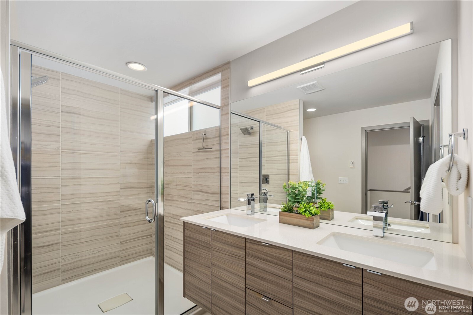 5936 S 36th Avenue #F, Seattle, WA 98118