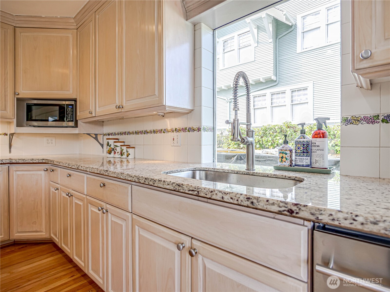 4026 Burke Avenue N, Seattle, WA 98103