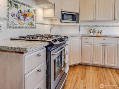 4026 Burke Avenue N, Seattle, WA 98103 - Photo 12