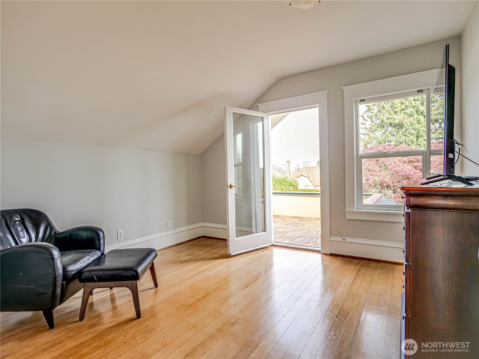 4026 Burke Avenue N, Seattle, WA 98103