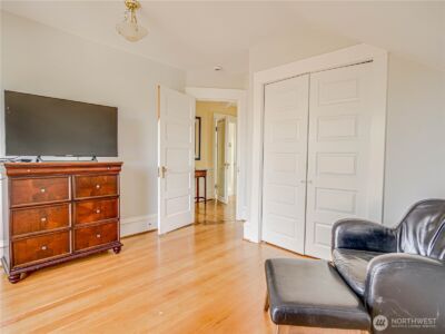 4026 Burke Avenue N, Seattle, WA 98103 - Photo 18