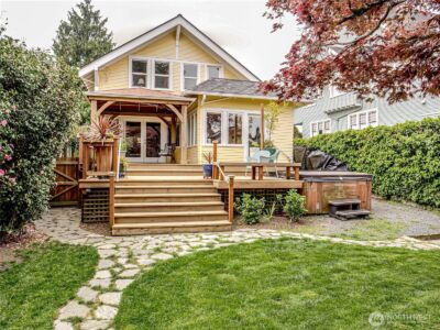 4026 Burke Avenue N, Seattle, WA 98103 - Photo 3
