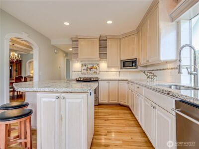 4026 Burke Avenue N, Seattle, WA 98103 - Photo 10
