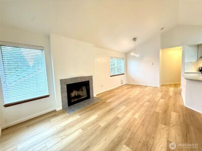 12043 Bartlett Avenue NE, Seattle, WA 98125 - Photo 3