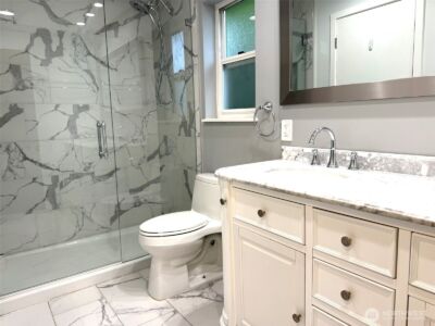 12043 Bartlett Avenue NE, Seattle, WA 98125 - Photo 7