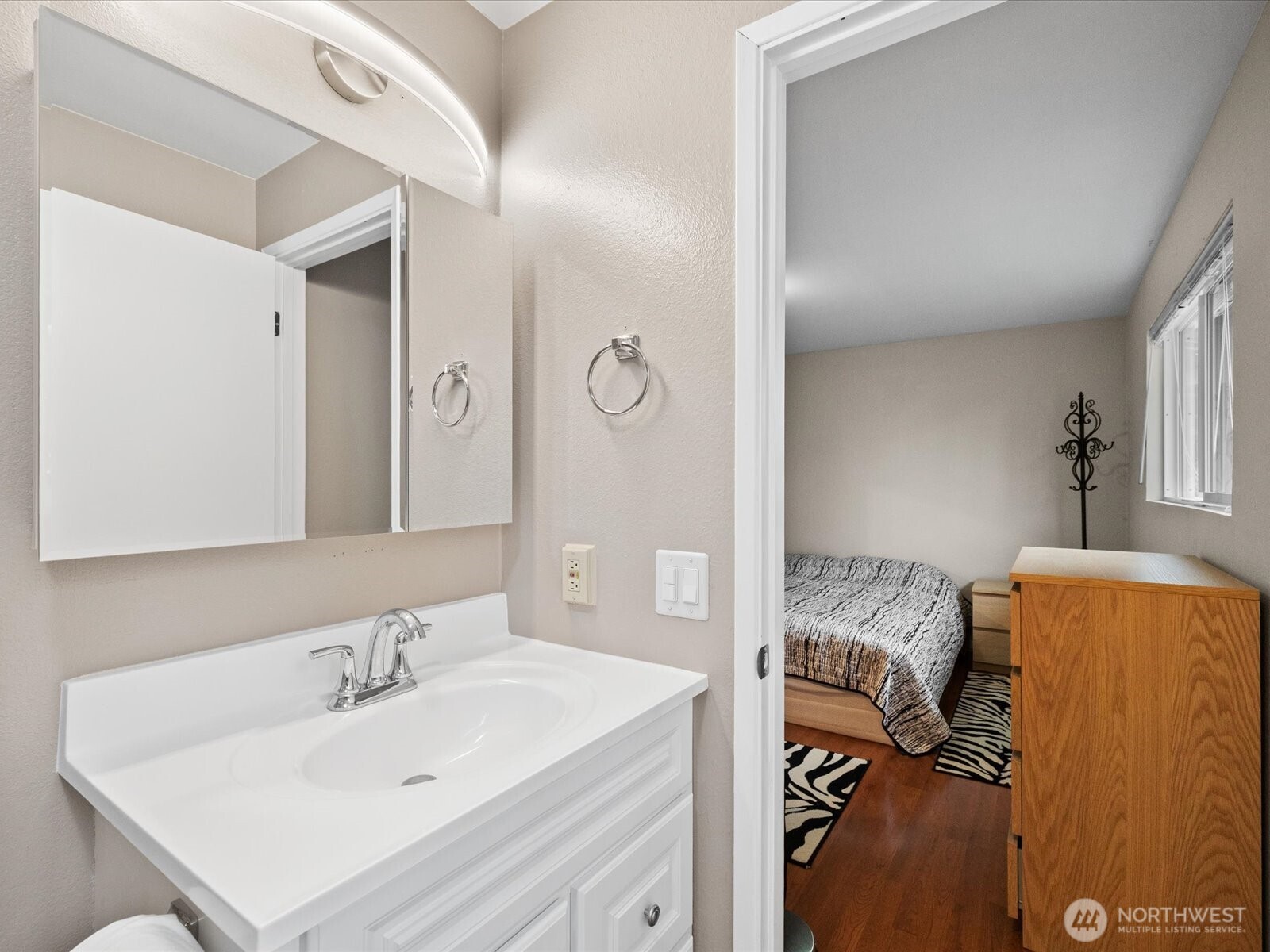 22427 82 Ave W , Edmonds, WA 98026