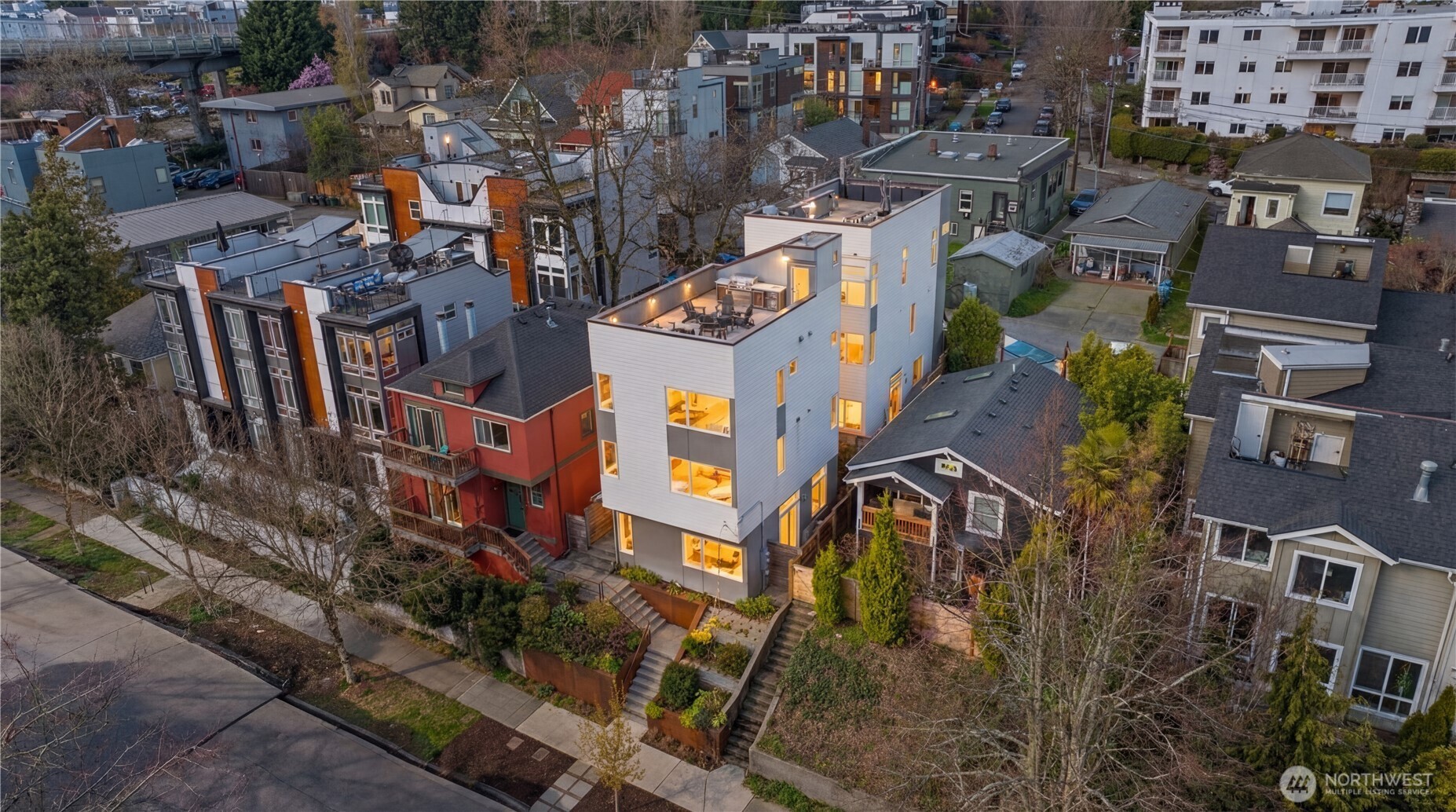 926 N 35th Street , Seattle, WA 98103