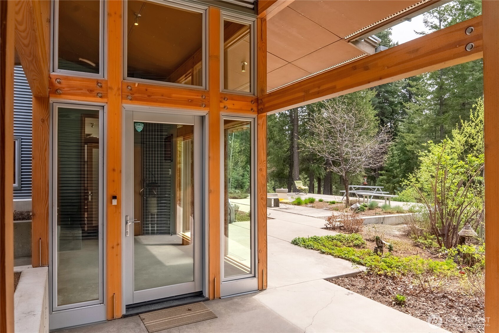 589 Lost River Road , Mazama, WA 98833