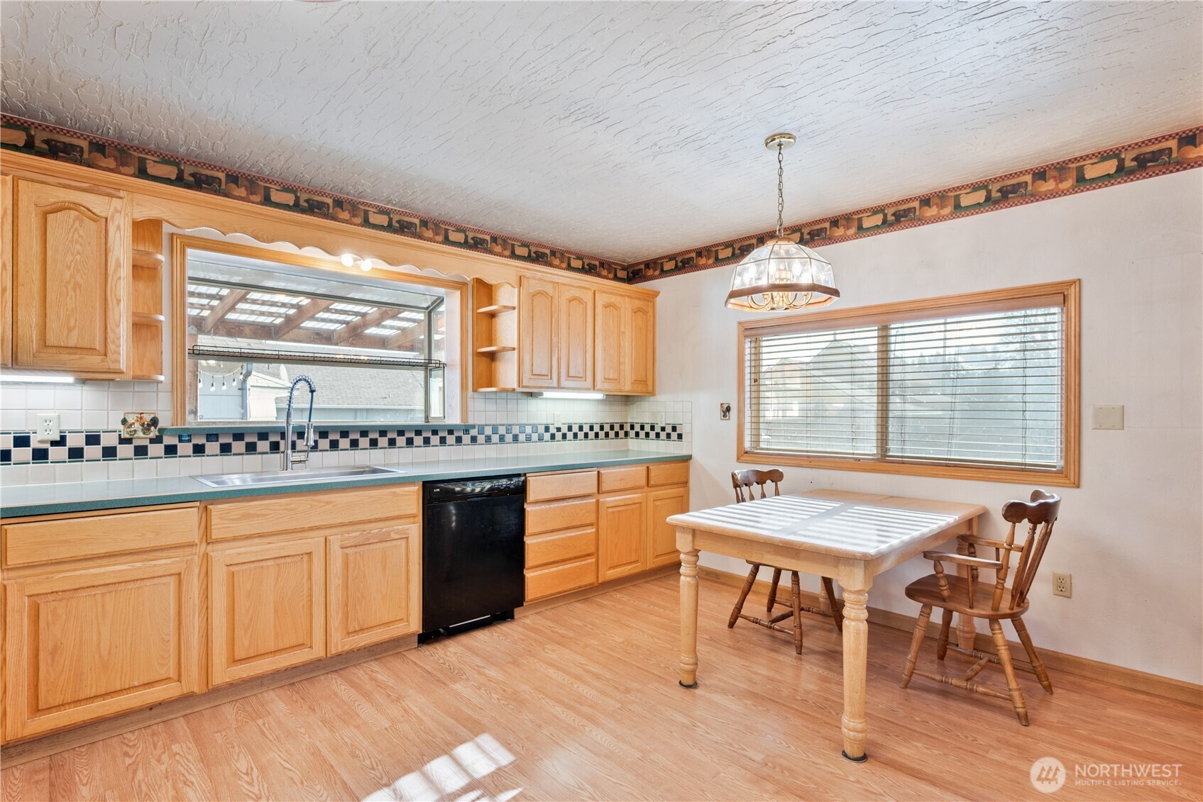136 SW 3rd Avenue , Castle Rock, WA 98611