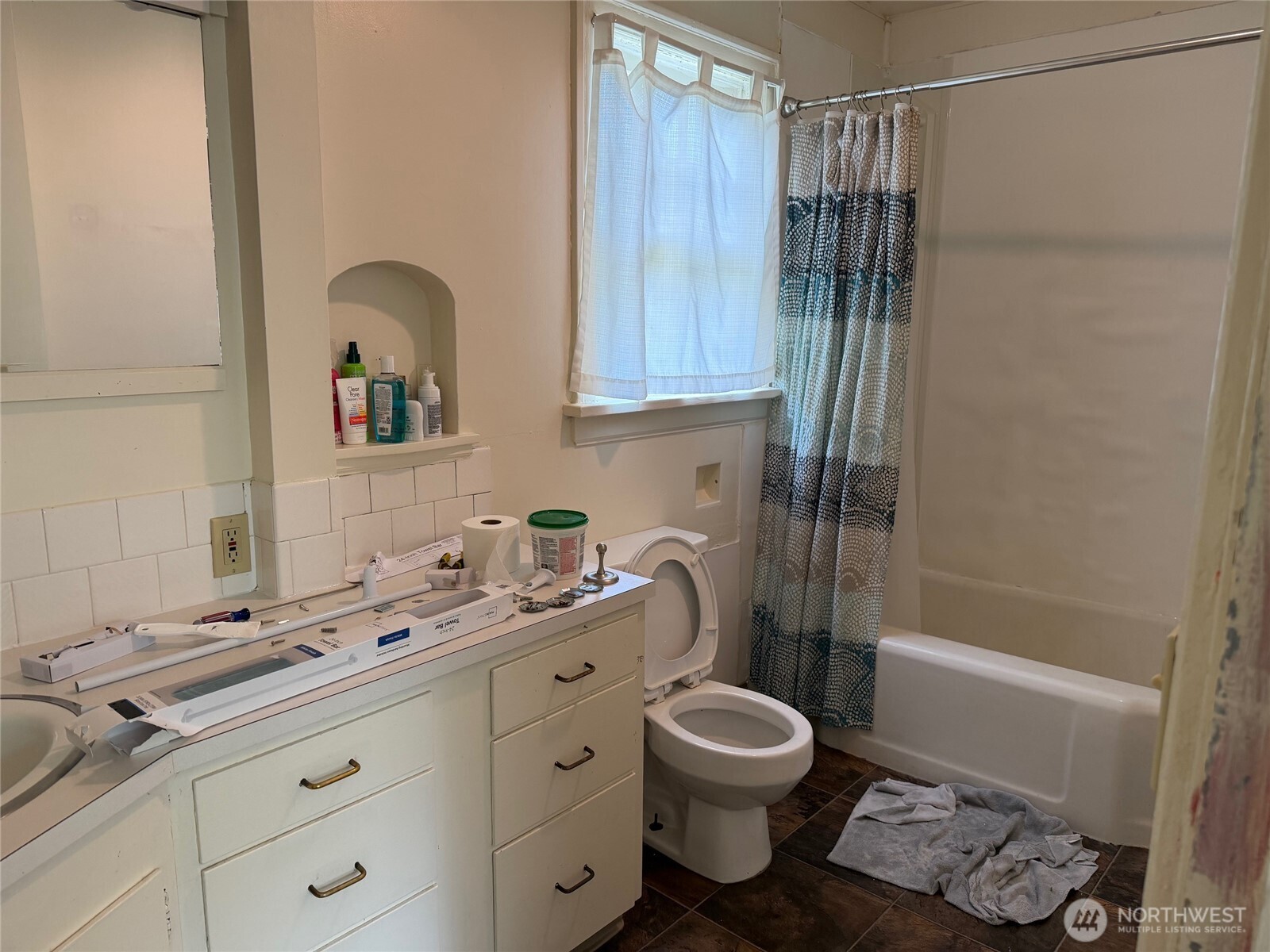 1259 Northlake Way NW, Bremerton, WA 98312