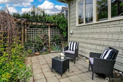 2046 26th Avenue E, Seattle, WA 98112 - Photo 2