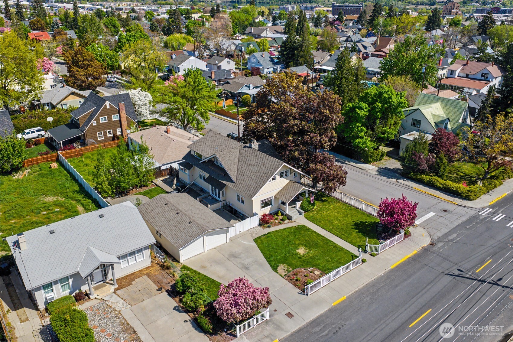 902 Washington Street , Wenatchee, WA 98801