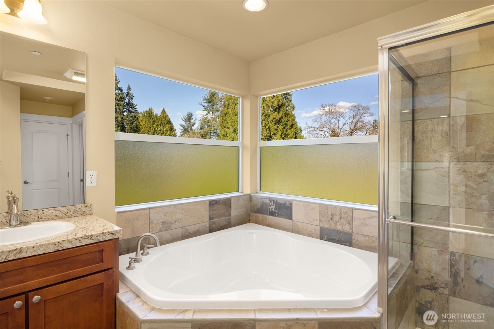 18638 92nd Avenue NE, Bothell, WA 98011
