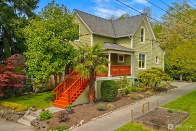 1322 NE 70th Street , Seattle, WA 98115-5631