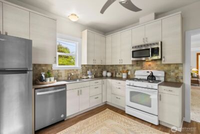 1322 NE 70th Street , Seattle, WA 98115-5631 - Photo 11