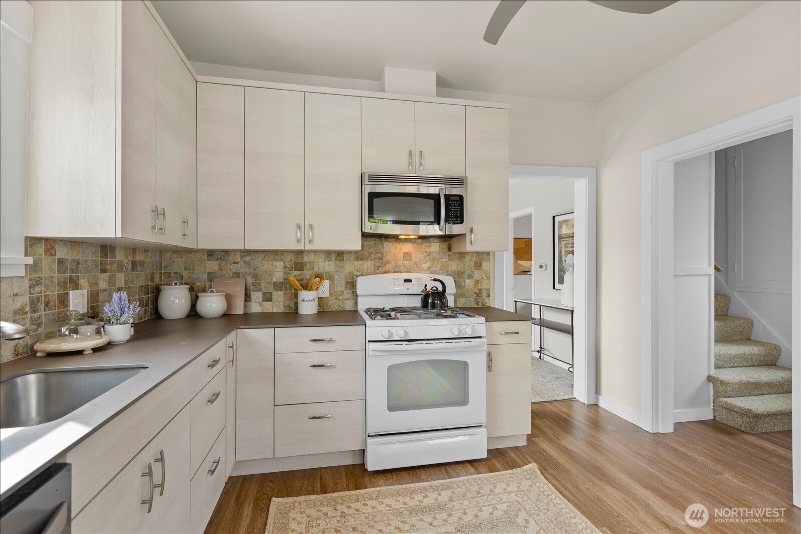 1322 NE 70th Street , Seattle, WA 98115-5631
