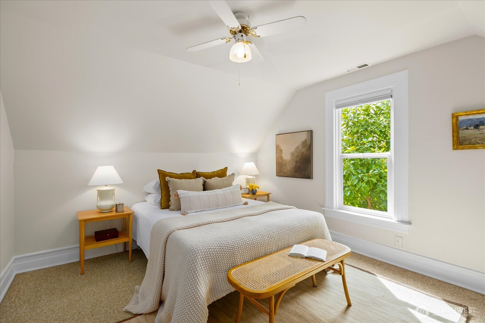 1322 NE 70th Street , Seattle, WA 98115-5631