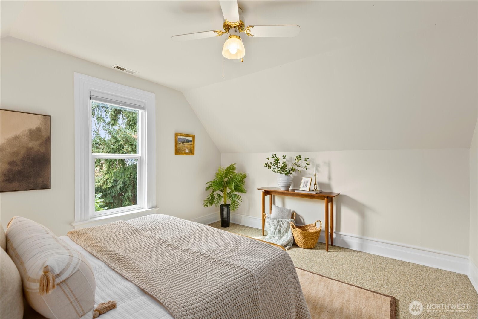1322 NE 70th Street , Seattle, WA 98115-5631
